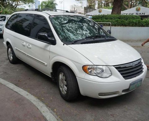 2005 chrysler town and country van for sale
