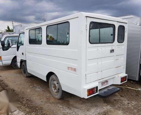 isuzu passenger van