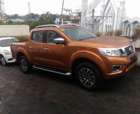 18 Nissan Navara 2 5l 4x2 El Calibre 6mt