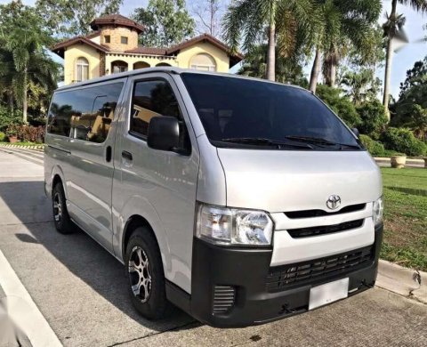 Toyota hiace commuter 15 hot sale seater