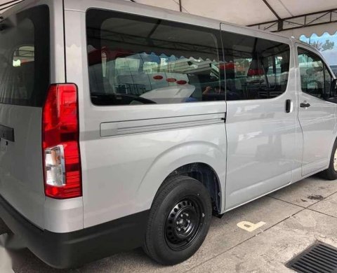 Toyota Hiace Commuter Deluxe 2019 627215