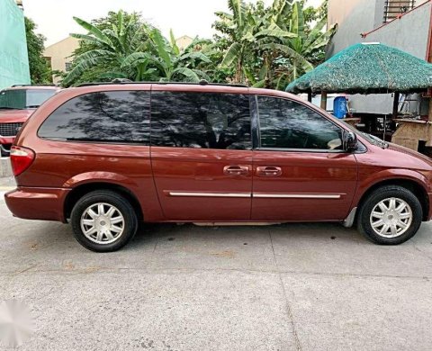 town and country van 2019