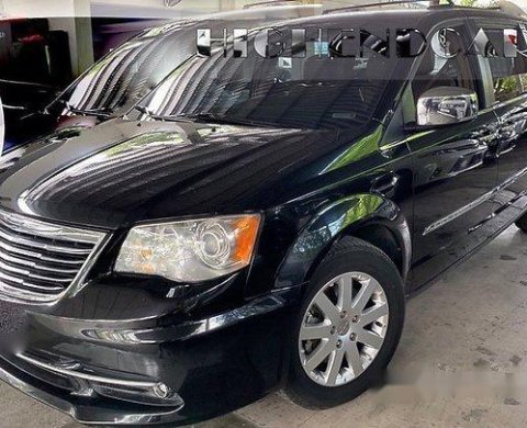 town and country van 2019