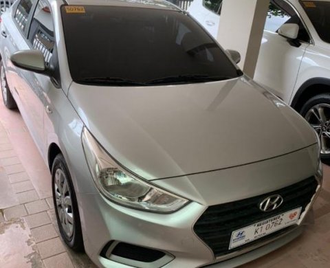 Sleek silver deals hyundai accent 2020