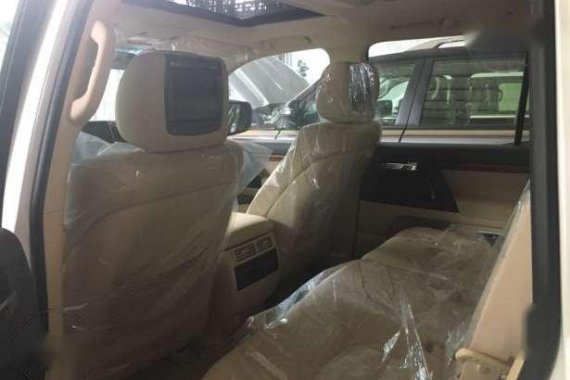 2017 Brand New Toyota Landcruiser LC200 VX PLATINUM Land Cruiser