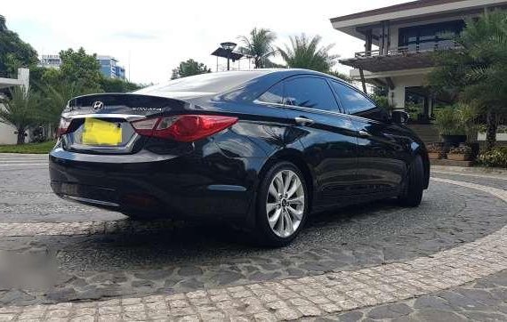 2012 Hyundai Sonata (top of the line)