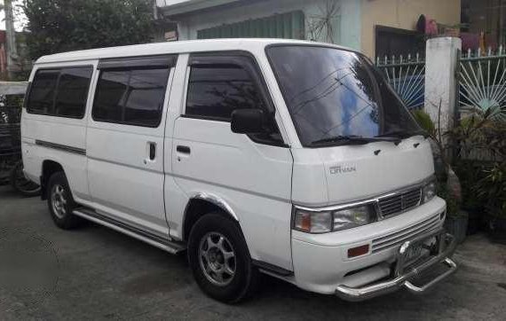 Well maintained nissan urvan 2003 shuttle