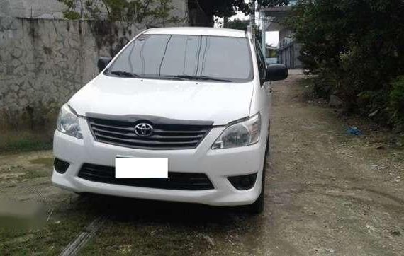 2012 toyota innova . 2008 mazda 3 hatchback