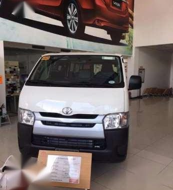 Pinaka Mababang Down sa Toyota Hiace Commuter 85k na lang Ngaung Month