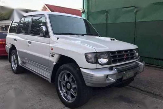 Mitsubishi pajero 2000 model
