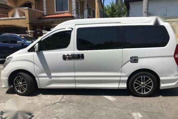 Hyundai Starex (White)