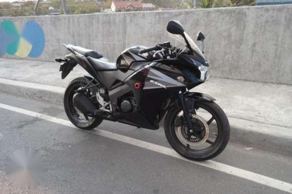 Honda CBR 150cc Fuel Injected Black