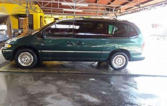1999 Chrysler Town and Country Minivan