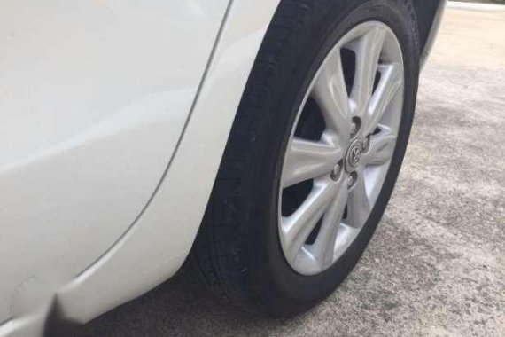 2011 AT Toyota Yaris in good condition 