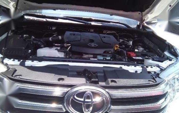 2017 White Manual 2.4 G Toyota 1.100kms Mileaged HILUX