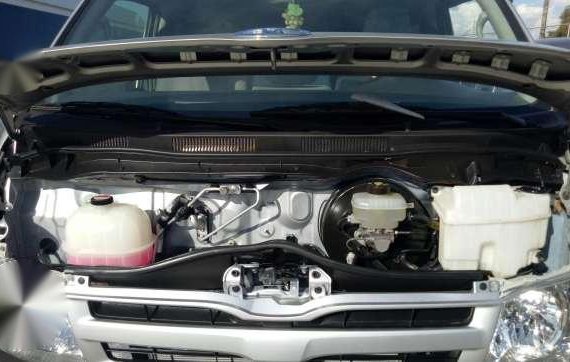 Toyota Hiace Commuter MT 2012