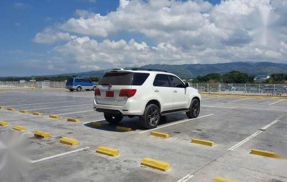 Toyota fortuner V 2014 2015 2013 top of the line 4x2 a.t