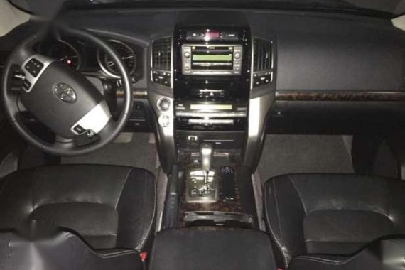 Toyota Land Cruiser 200 VX LOCAL V8 DSL AT 2013