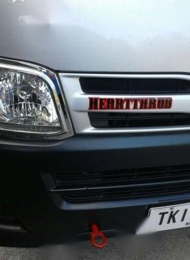 Toyota hiace commuter 2011 model