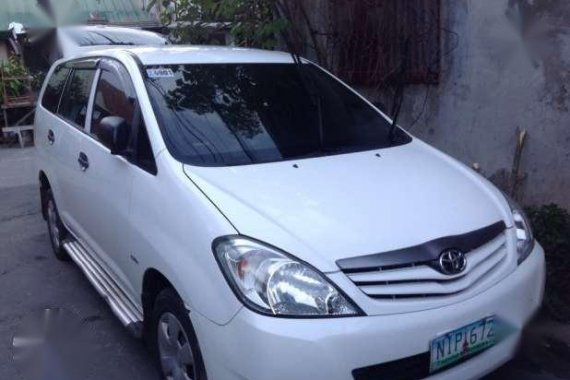 Well maintained Toyota Innova J Diesel 2010 White Manual Diesel for sale