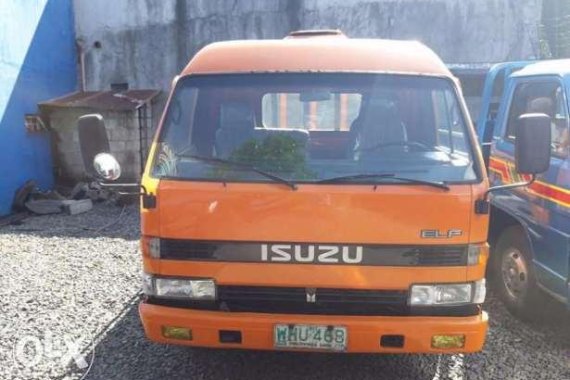 Isuzu Elf Dropside NPR