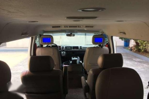 2013 Toyota Hiace Super Grandia Automatic Diesel vs 2014 2015