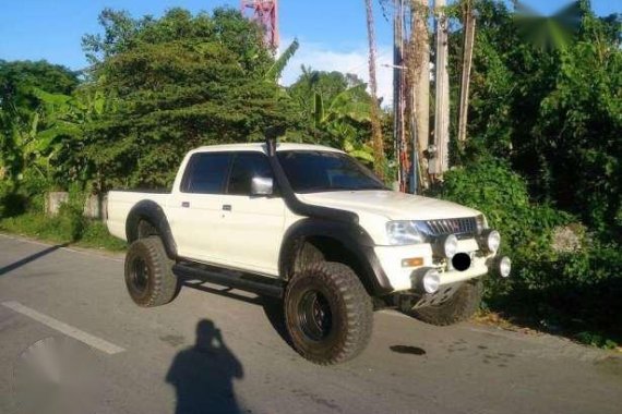 Mitsubishi L200 Endeavor lifted alt ranger hilux navara strada dmax