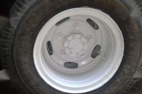 For sale Isuzu Elf 4hf1 2000