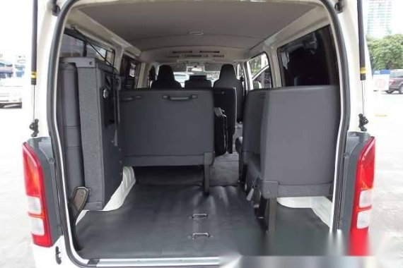 Toyota Hiace Commuter MT Diesel