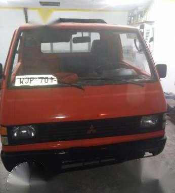 Well maintained Mitsubishi L300 Dropside Gas 1998 RED color for sale
