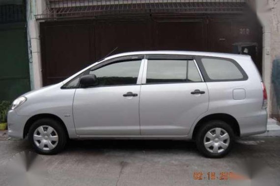 2011 Toyota Innova j 