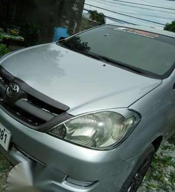 Very Fresh Toyota Innova J Gas 2006 model Manual for sale