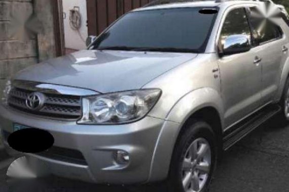 2011 Toyota Fortuner G AT Silver For Sale