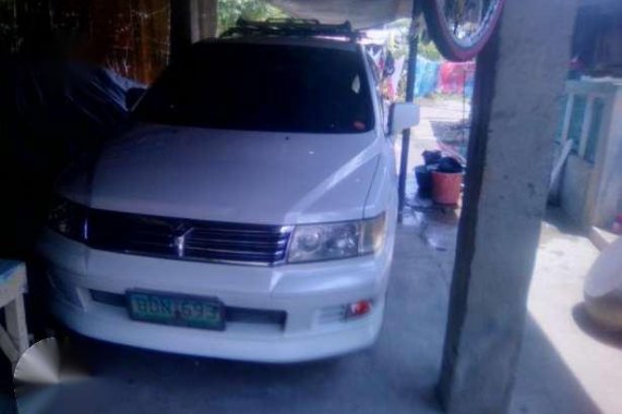 Mitsubishi Grandis 2000 MT White For Sale