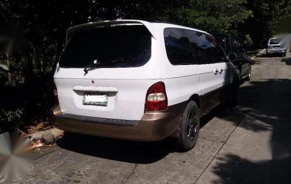 For sale Kia Carnival 2001 White AT 