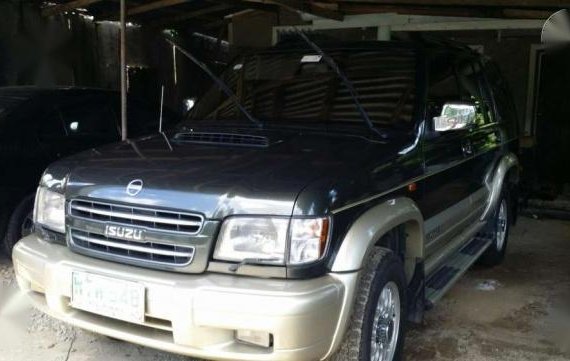 Isuzu Trooper Black 2001 AT for sale