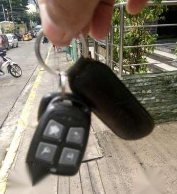 Toyota Innova 2.0 E Blue for sale