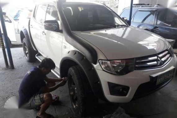 2011 Mitusbishi strada 4x2 manual hilux navarra dmax