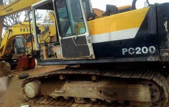 komatsu backhoe pc200-5 with breaker line