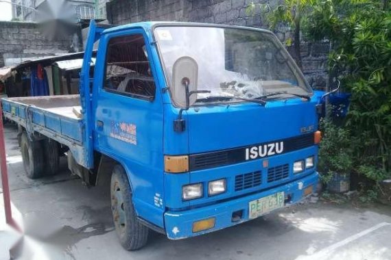 Rush for sale.. Izusu dropside 200k doble tire 14ft