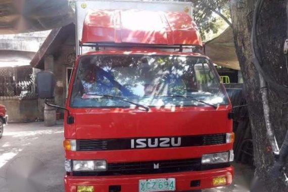 Isuzu Elf Closevan NPR