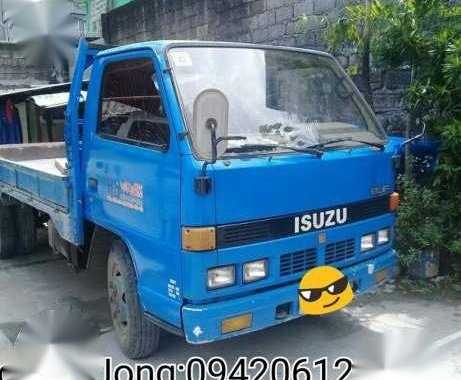 For sale..izuzu Dropside 200k double tire 14ft long..