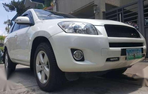 Rav4 2009 Pearl white 25k only Casa maintained GPS track Kenwood