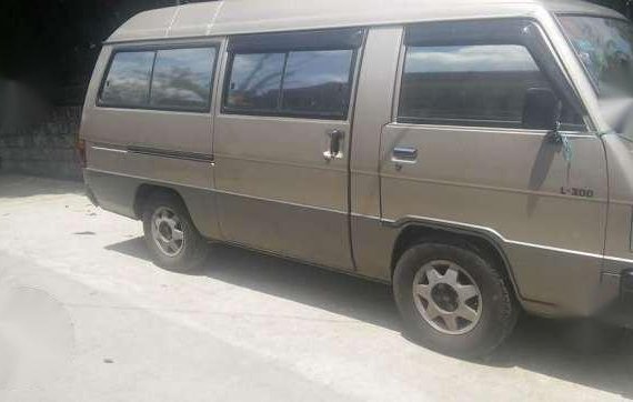 Mitsubishi L300 versa van