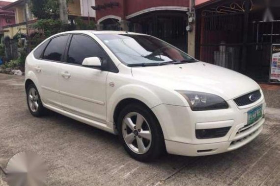 2006 ford focus hatchbak 2.0 top of the line super fresh