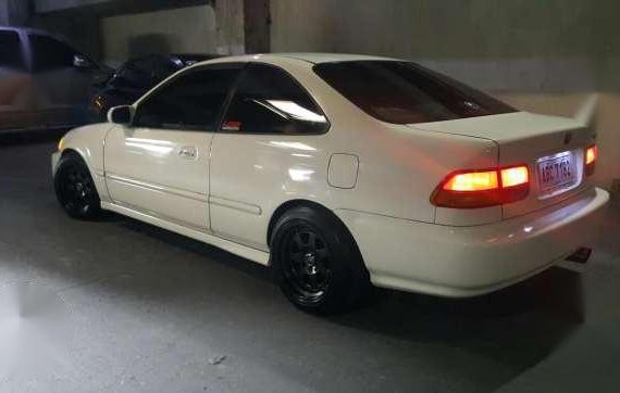 Honda civic coupe em1