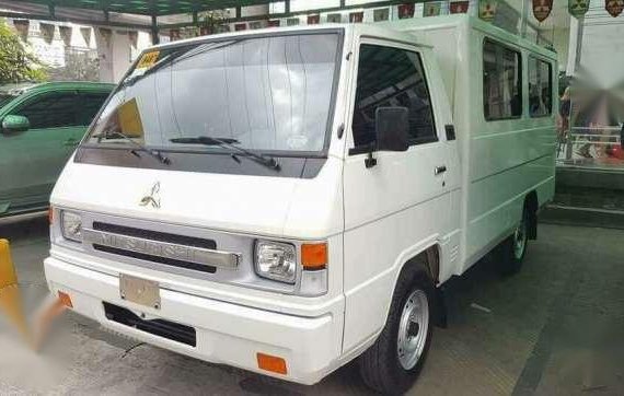 Mitsubishi L300 Deluxe Dual AC White