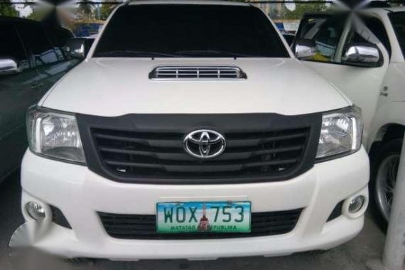 2014 Toyota Hilux MT 4x4 White For Sale