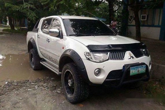 Mitsubishi Strada 2009 for sale