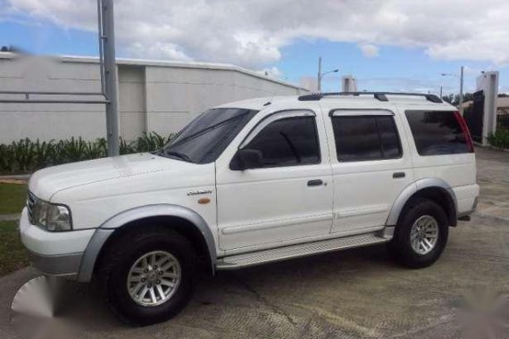 Ford Everest 2004 4x2 MT White 